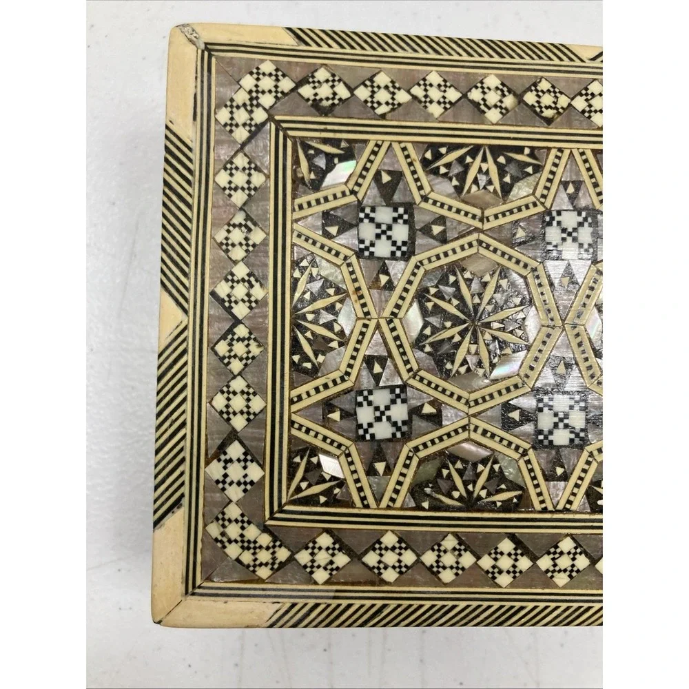 Vtg Inlaid Wood and Mother Of Pearl Wood Jewelry Israel Trinket Box 7.75 x 4.85